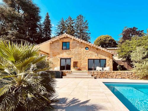 La Demeure du Val (piscine, hammam, spa, salle de sport) gîte à louer Couzon-au-Mont-d'Or