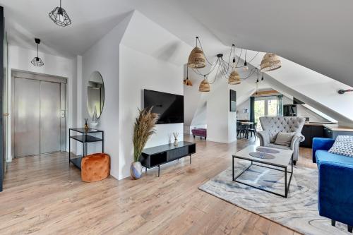 Közös társalgó / TV, ZMYSŁY MORZA - Apartament Architektów Gdynia Orłowo (ZMYSLY MORZA - Apartament Architektow Gdynia Orlowo) in Orlowo