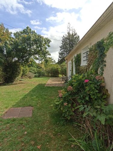 Maison de village en bord de rivière