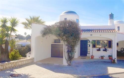 Ocean View End Town House Carvoeiro 2 bed shared pool