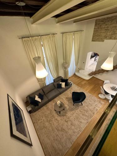 Elegante appartamento Borgo San Jacopo, Firenze (foto 2)