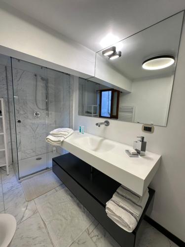 Elegante appartamento Borgo San Jacopo, Firenze (foto 3)