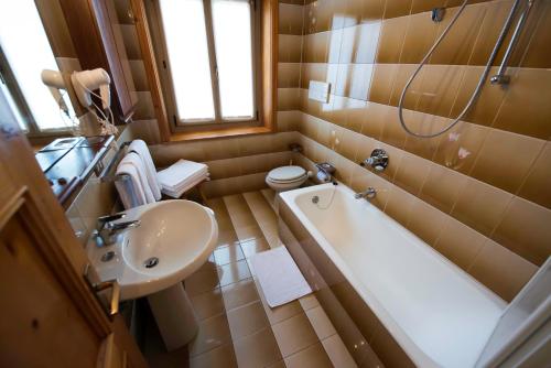 One-Bedroom Apartment image 2