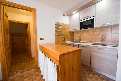 One-Bedroom Apartment image 4