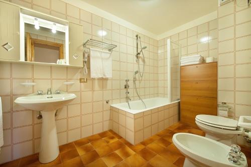 One-Bedroom Apartment image 1
