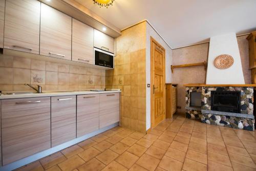 One-Bedroom Apartment image 4