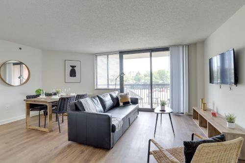 Modern Apartment in the Center at Pentagon City