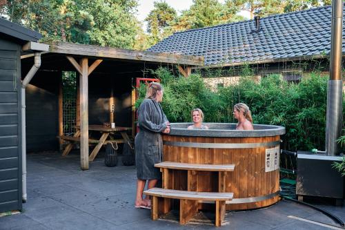  ZEN-bungalow no 6 met sauna en hottub, Pension in Rheezerveen