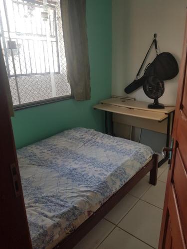 Quarto com cama de casal na Batista Campos