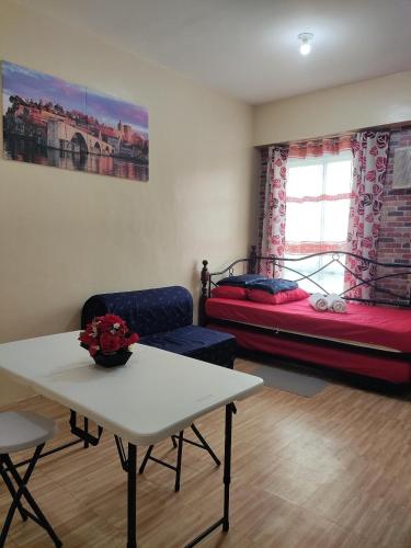 Near Manila Airport, MAILZ HOMEZ COZY Studio Condo, Full Kitchen, Swimming Pool, WIFI, 11P, Manila (photo 4)