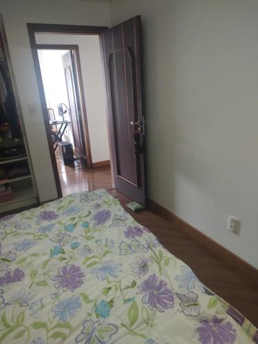 Quarto em apartamento no centro de Blumenau !