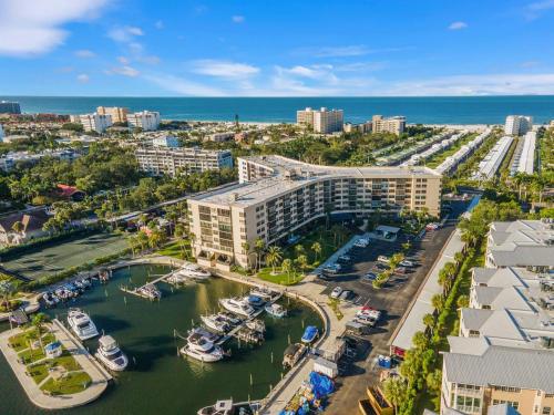 Cute Siesta Key Condo Close To Beach Restaurants