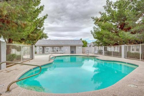 Cozy 3 Bedrooms Town home in Chandler with community pool