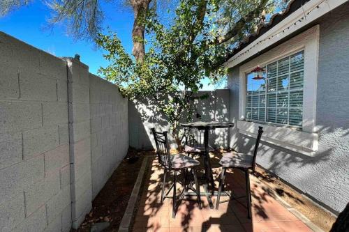 Cozy 3 Bedrooms Town home in Chandler with community pool