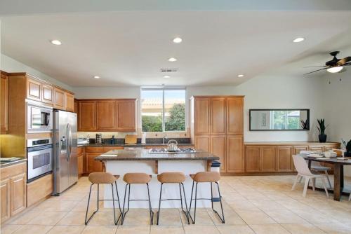 Make Yourself at Home in Palm Desert Luxury in Palm Desert, USA