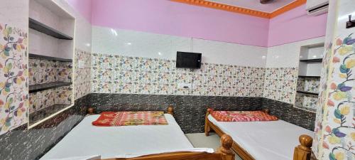 . OYO HOME M R Rooms