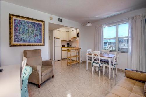 One Bedroom Apartment with sofa bed image 10