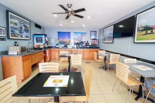 Rodeway Inn Lackland AFB/Sea World - image 3