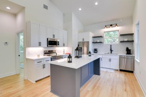 Pet-Friendly Houston Home about 3 Mi to Downtown! in Houston, USA