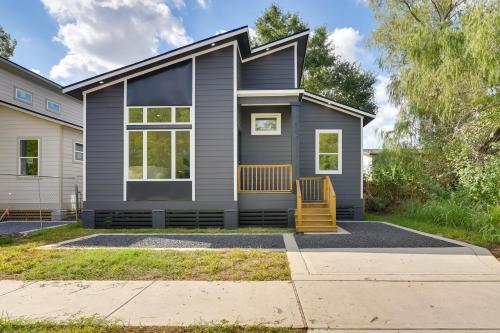 Pet-Friendly Houston Home about 3 Mi to Downtown! in Houston, USA