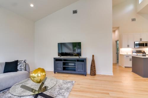 Pet-Friendly Houston Home about 3 Mi to Downtown! in Houston, USA