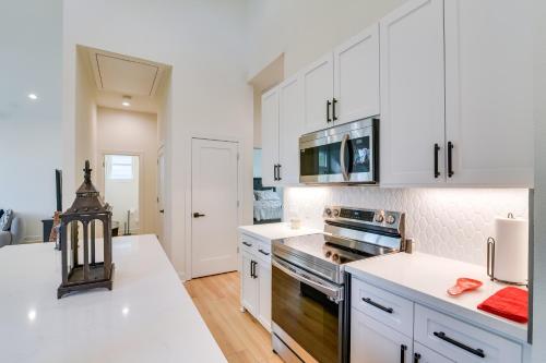 Pet-Friendly Houston Home about 3 Mi to Downtown! in Houston, USA