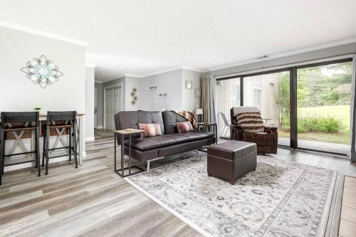 Modern Golfview Condo near the Grand Traverse Bay