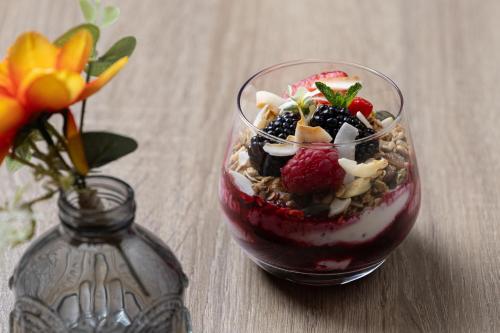 Courtyard By Marriott London City Airport - image 3