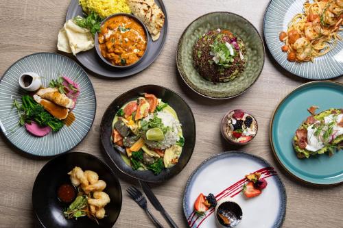 Courtyard by Marriott London City Airport - image 5