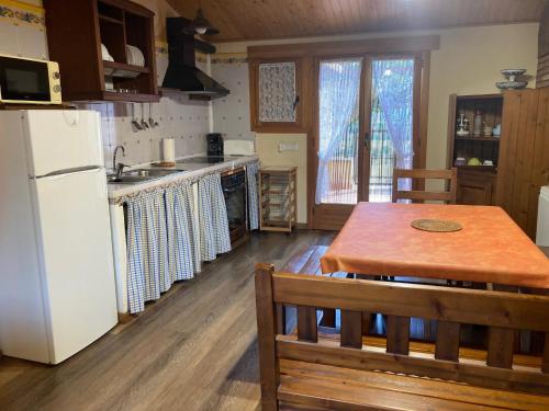 Konyha, Casa Lueza in Alueza