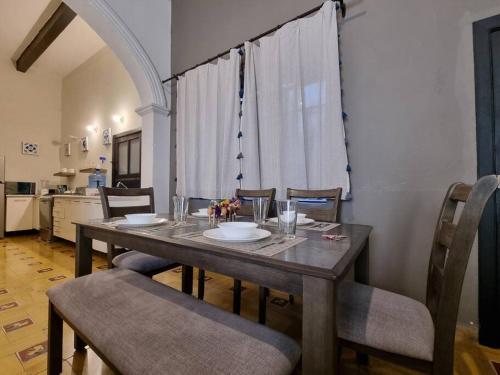 Villa Golondrinas, in Main Downtown, with A/C and Free Parking!