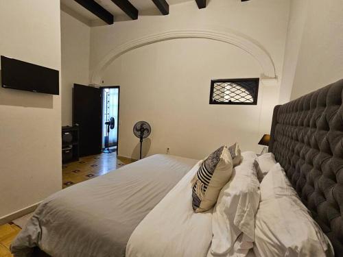 Villa Golondrinas, in Main Downtown, with A/C and Free Parking!