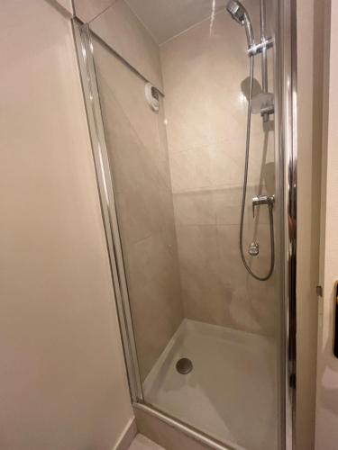 Dream Dwell Paris -Studio with Balcony 800m to Trocadéro and Tour Eiffel