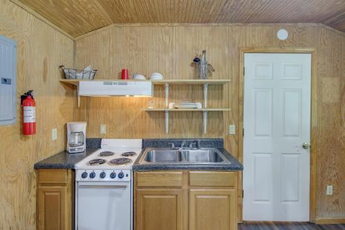 Serene Briceville Vacation Rental Cabin w/ Grill! in Rocky Top (TN)