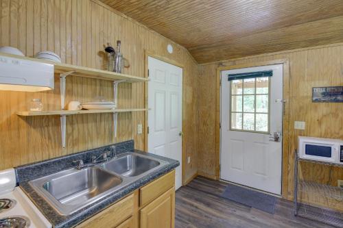 Serene Briceville Vacation Rental Cabin w/ Grill! in Rocky Top (TN)