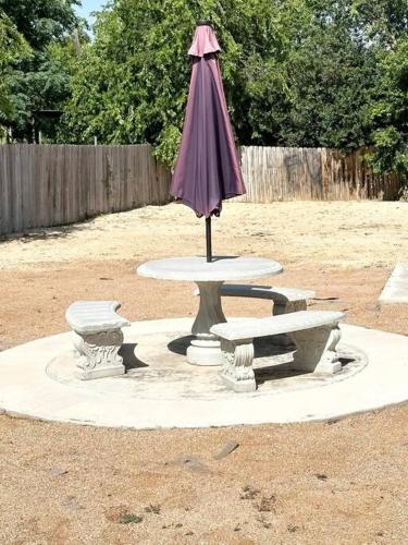 Walk to the Alamodome! Sleeps 6, Pet Friendly in San Antonio, USA