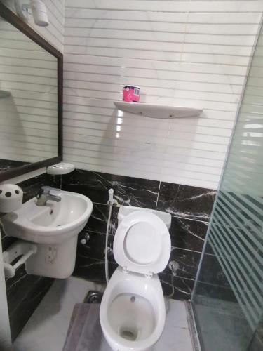 Honeymoon Room image 10