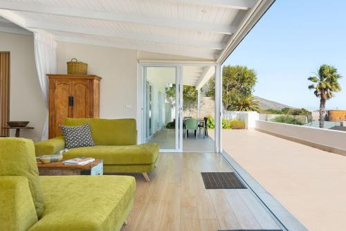 Villa Gardenia 4 Bedrooms Professionally Managed Villa Camps Bay Cape Town - image 2