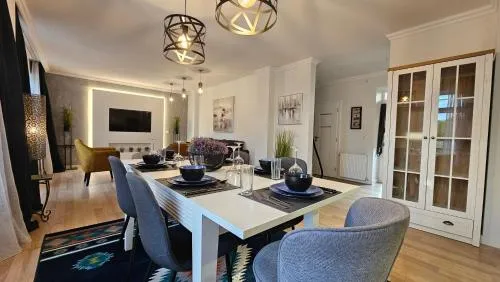 DREAMZzz 130m2 Designerwohnung mit 2 Bädern Gera in Gera, Deutschland