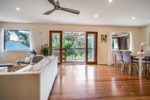 Hidden Gem - The Panoramic Tree View Home in Melbourne City