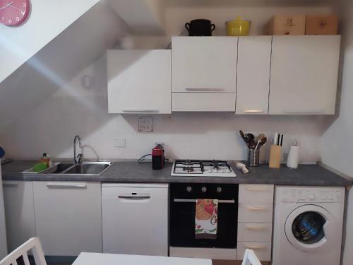 House in Central Todi with Sensational Views of Surrounding Countryside, Todi (Foto 7)