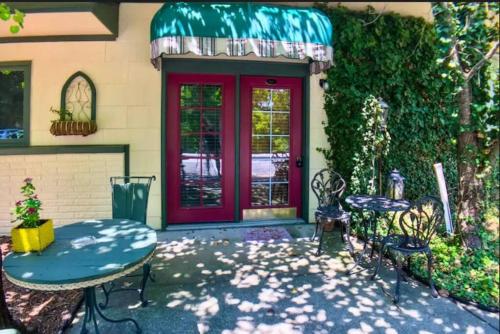 Suite Dreams 101 - Tradewinds in Eureka Springs, USA