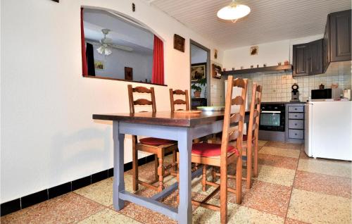 Lovely Home In Arles With Kitchen