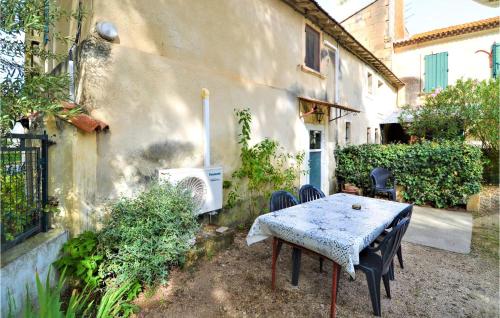 Lovely Home In Arles With Kitchen