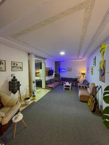 טרקלין, private room chambre privée (private room chambre privee) in קניטרה