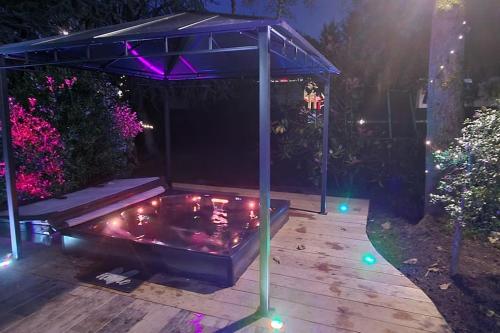 Pezsgőfürdő, Mini maison Tiny house 6 per 3800m2 jardin Jacuzzi in Pontault-Combault