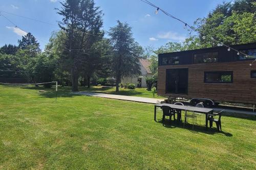 Kert, Mini maison Tiny house 6 per 3800m2 jardin Jacuzzi in Pontault-Combault