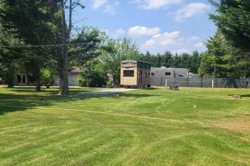 Kert, Mini maison Tiny house 6 per 3800m2 jardin Jacuzzi in Pontault-Combault