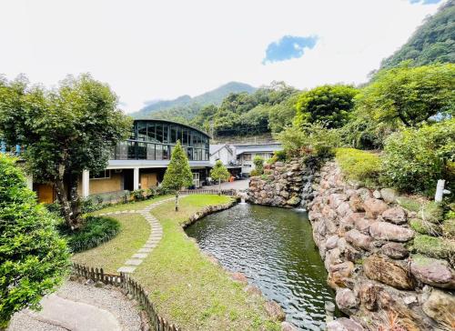 View, Ying Shih Guest House near Mingchih Forest Recreation Area