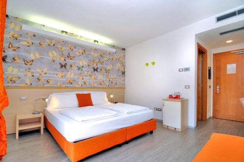 Superior Double or Twin Room with Balcony image 10